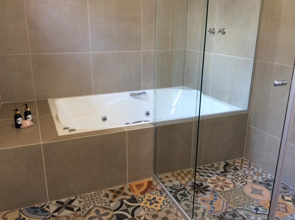 Shower, rainfall showerhead, towels