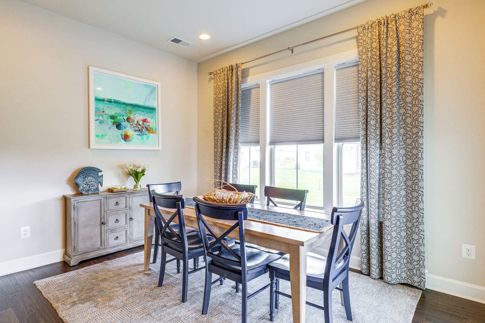 Dining Area | Dishes & Flatware Provided