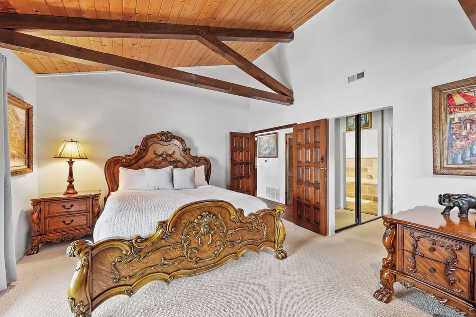 Panoramic Penthouse, Multiple Beds, Bay View | Hypo-allergenic bedding available, WiFi (free), bed sheets
