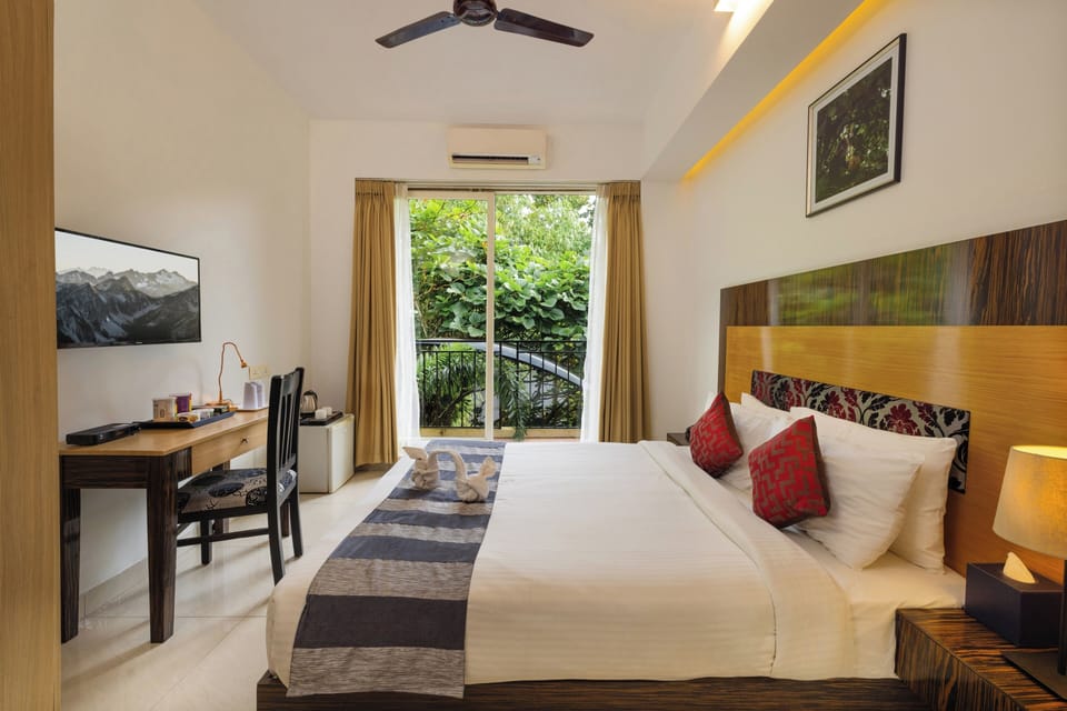 Premium bedding, minibar, desk, soundproofing