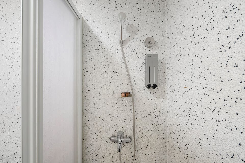 Standard Double Room | Bathroom | Shower, hair dryer, slippers, towels