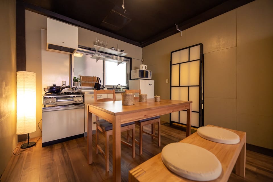House | In-room dining