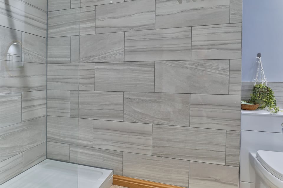 Double Room (Room 9) | Bathroom | Hair dryer, towels