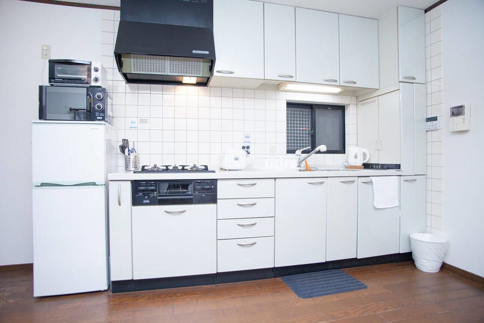 Private Vacation Home | Private kitchenette | Fridge, microwave, stovetop, cookware/dishes/utensils