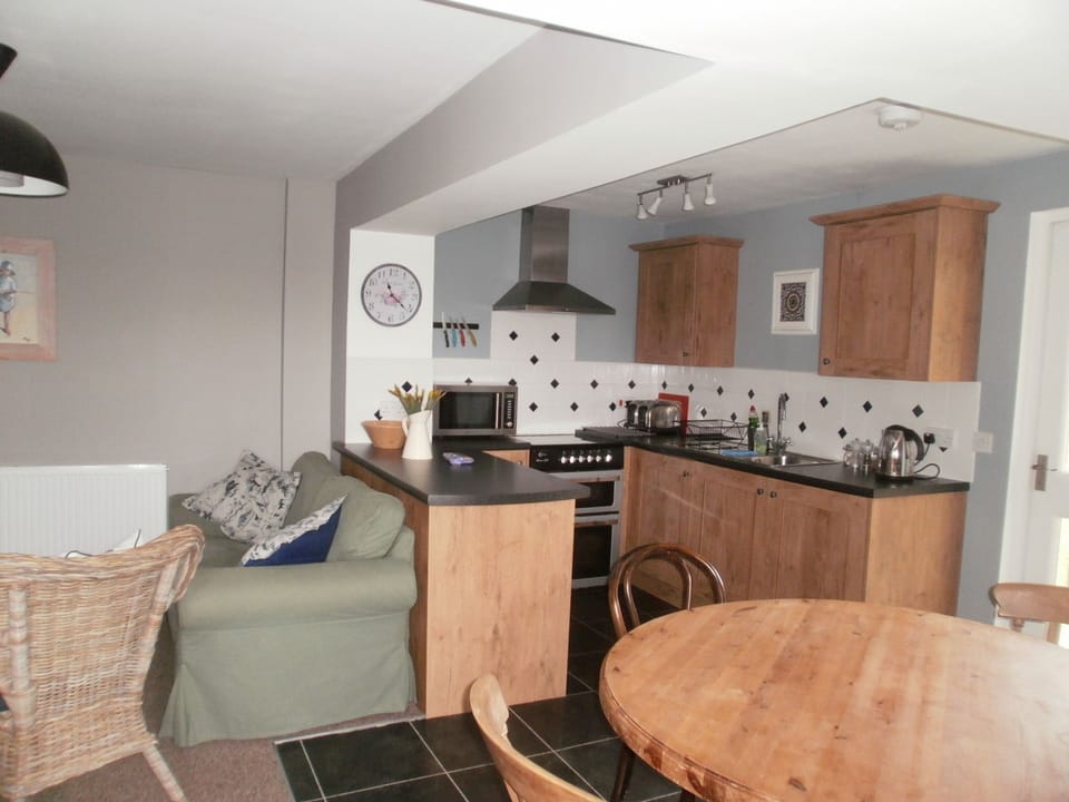 East Soar kitchen and dining area