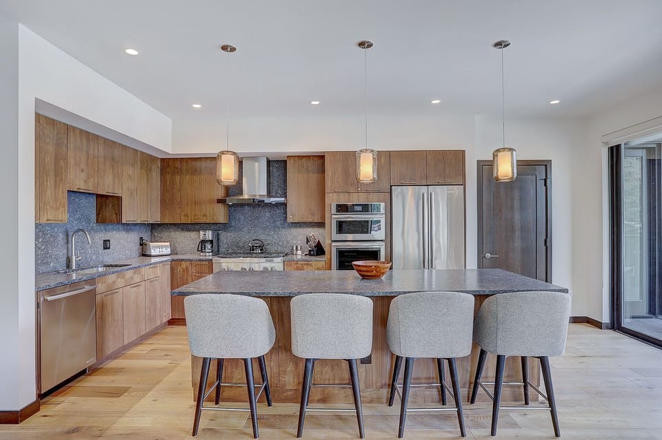 Condo, 4 Bedrooms | Private kitchen | Coffee/tea maker, fridge, oven, toaster