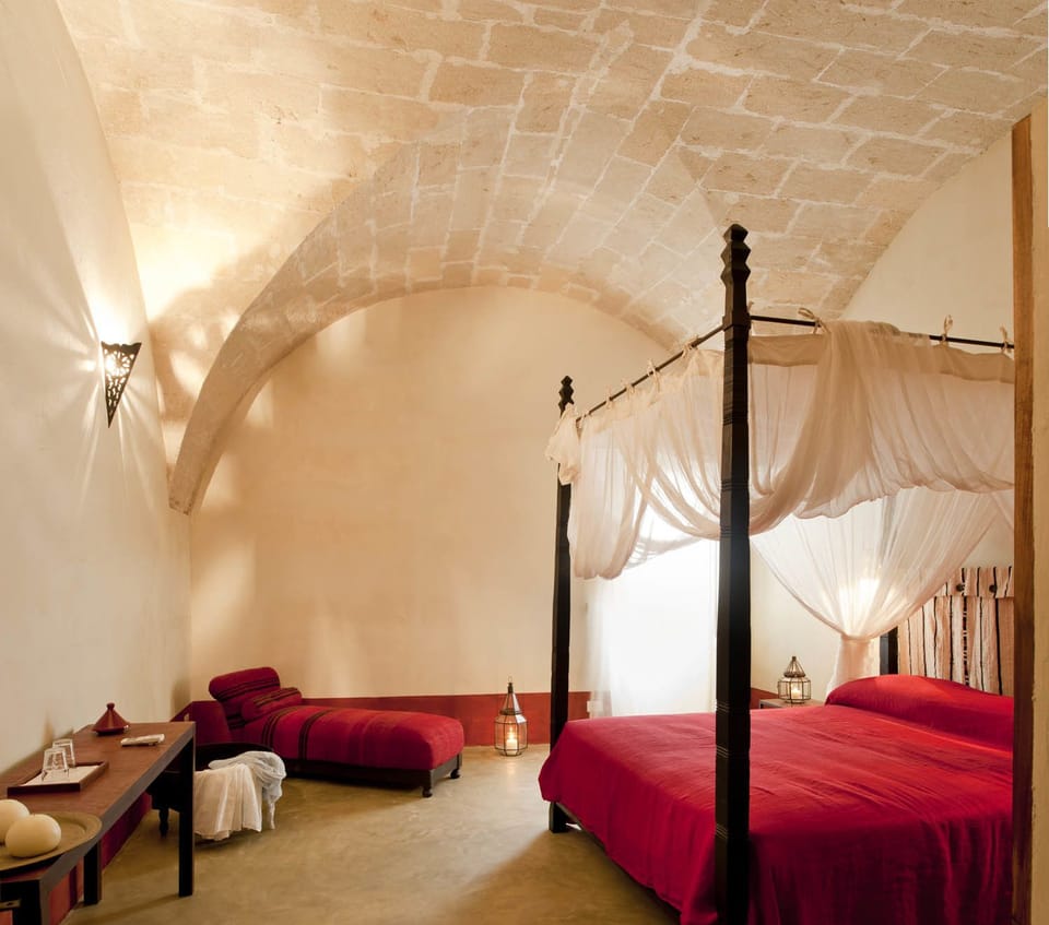 Suite | In-room safe, individually decorated, individually furnished, desk