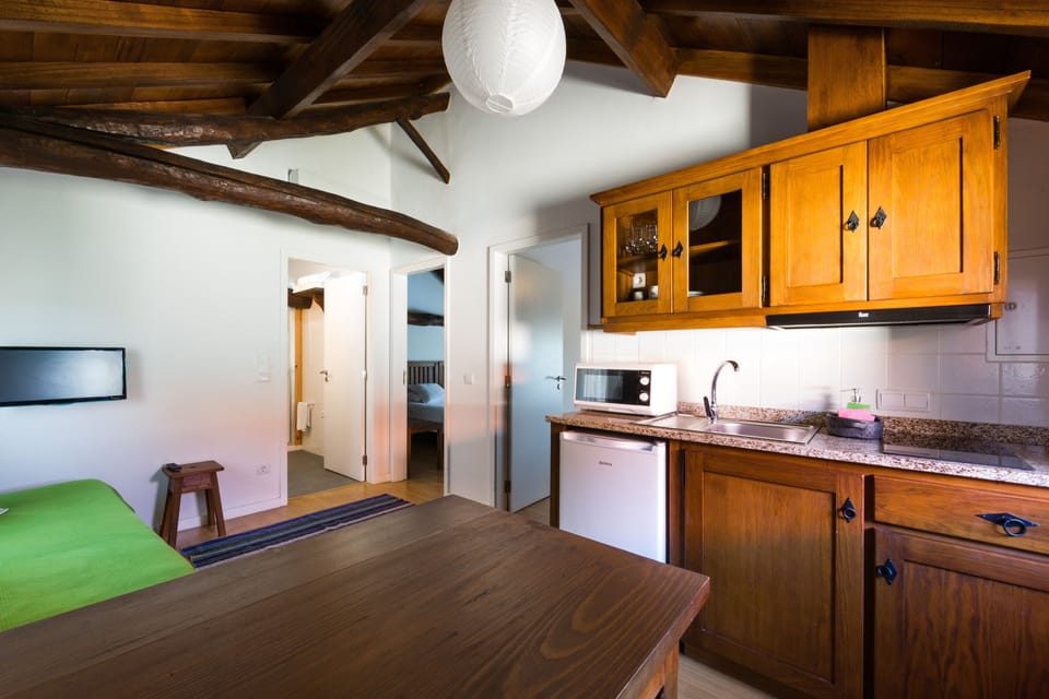 Traditional Cottage, 2 Bedrooms, Pool View | Private kitchenette | Coffee/tea maker, electric kettle