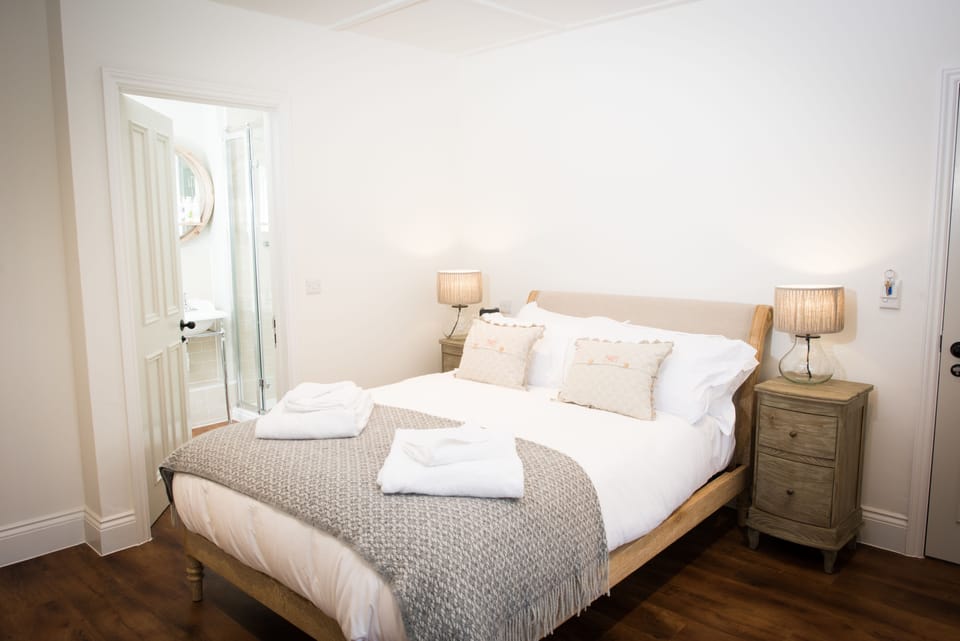 Deluxe Double Room | Egyptian cotton sheets, premium bedding, iron/ironing board, free WiFi