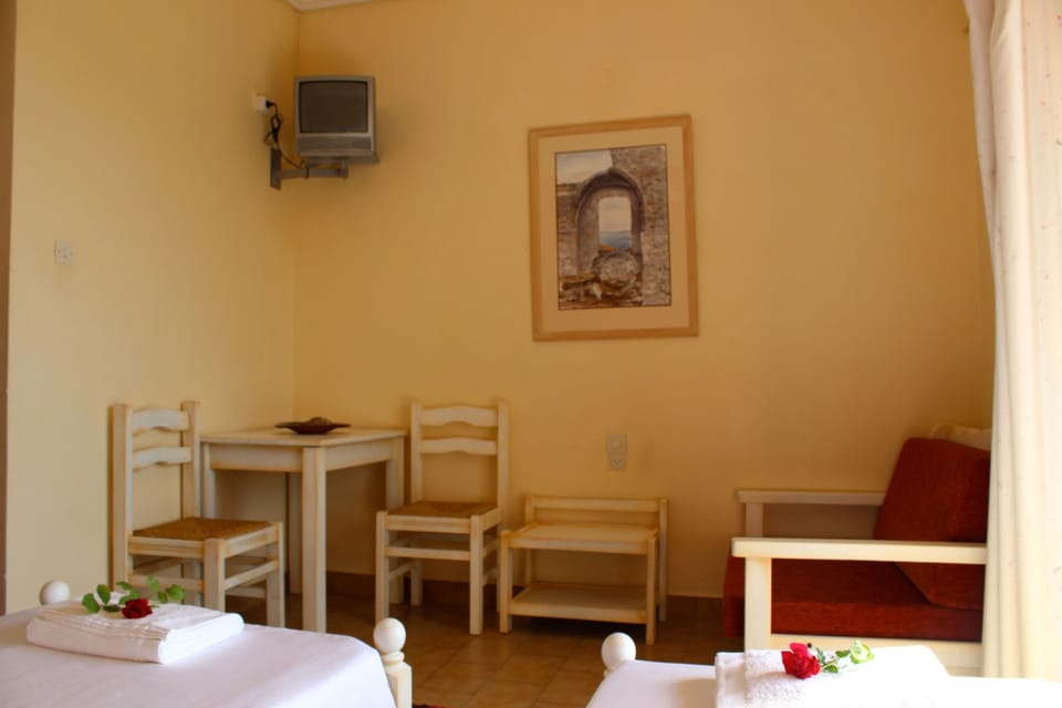 Standard Studio, 1 Bedroom, Garden Area | Pillowtop beds, iron/ironing board, cribs/infant beds, free WiFi