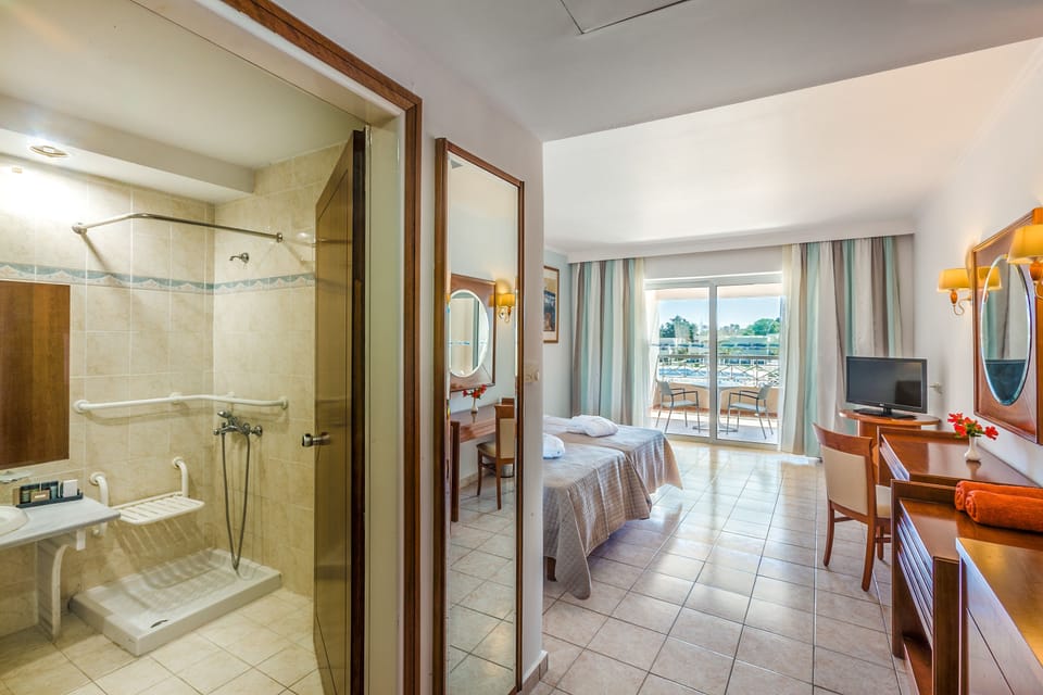 Superior Room, 1 Bedroom | In-room safe, individually decorated, individually furnished, desk
