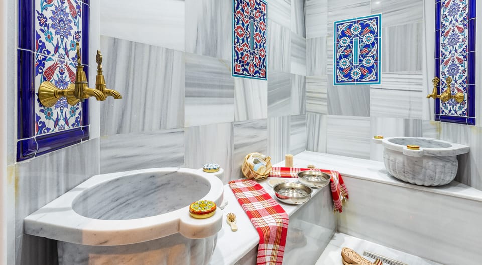 Süperior Double Room with Private Hammam | Bathroom | Shower, hair dryer, bathrobes, slippers