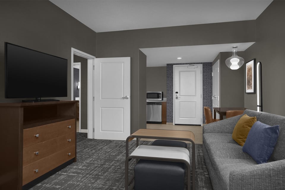 Suite, Accessible, Non Smoking (Roll-in Shower) | Living area | LCD TV