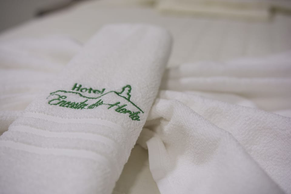 Family Room | Minibar, desk, free WiFi, bed sheets