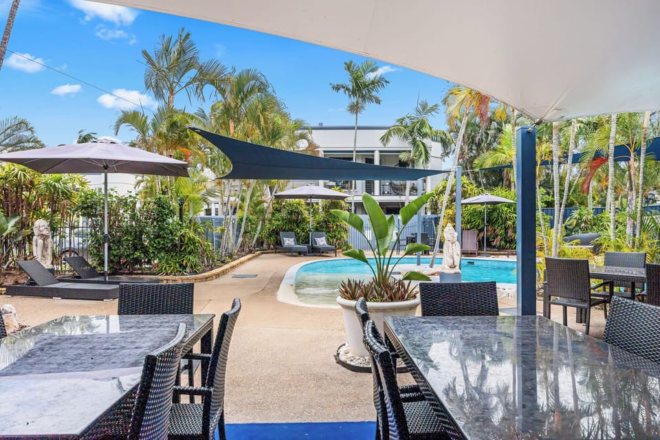 Outdoor pool, open 8:00 AM to 10:00 PM, pool umbrellas, sun loungers