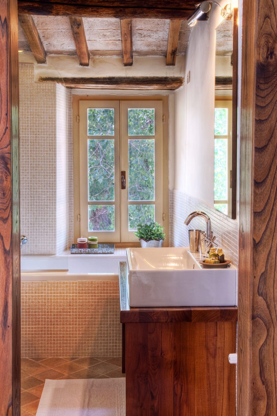 Suite, 1 Bedroom | Bathroom | Free toiletries, hair dryer, bidet, towels