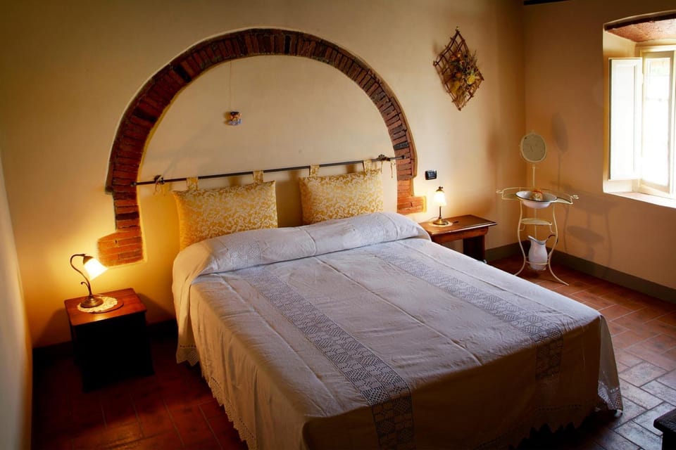 Iron/ironing board, WiFi (free), bed sheets