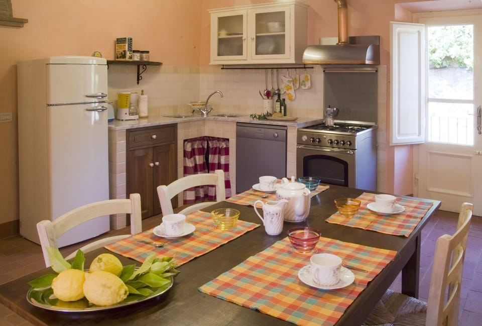Apartment, 3 Bedrooms, 2 Bathrooms (Mimi) | Private kitchen | Oven, stovetop, dishwasher, coffee/tea maker