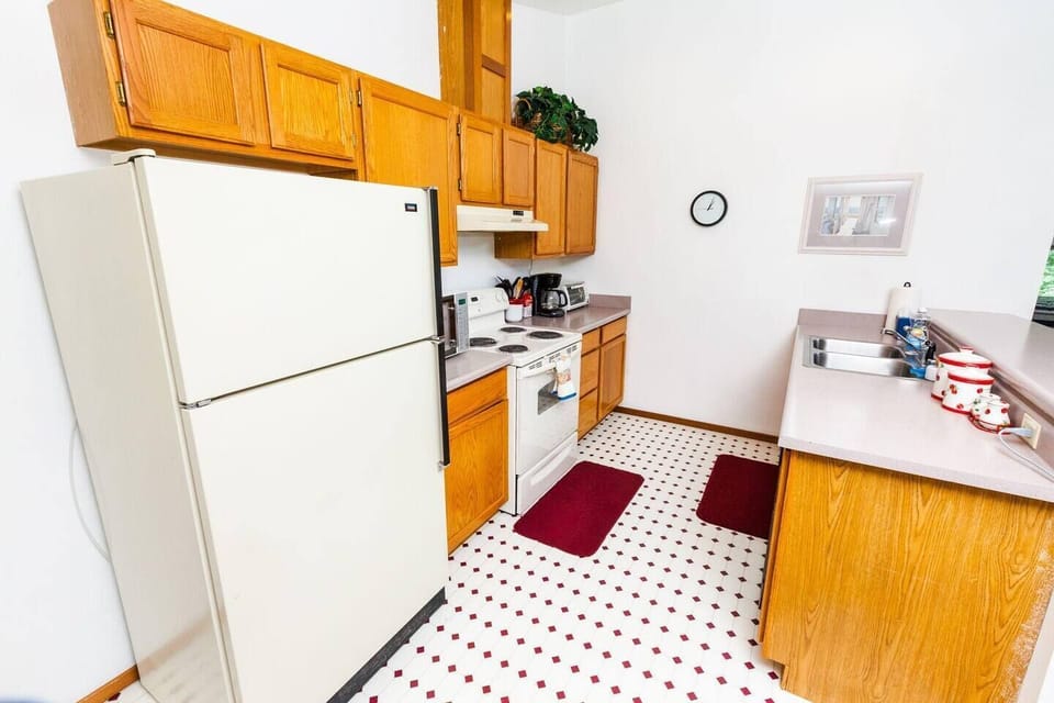 Full kitchen