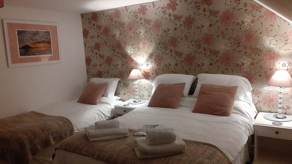 Individually decorated, bed sheets
