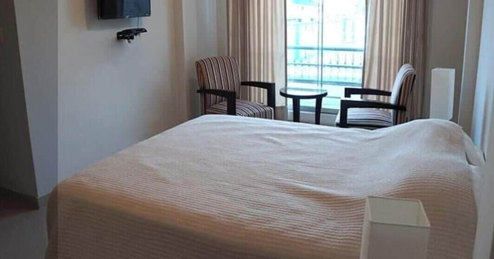 WiFi (free), bed sheets