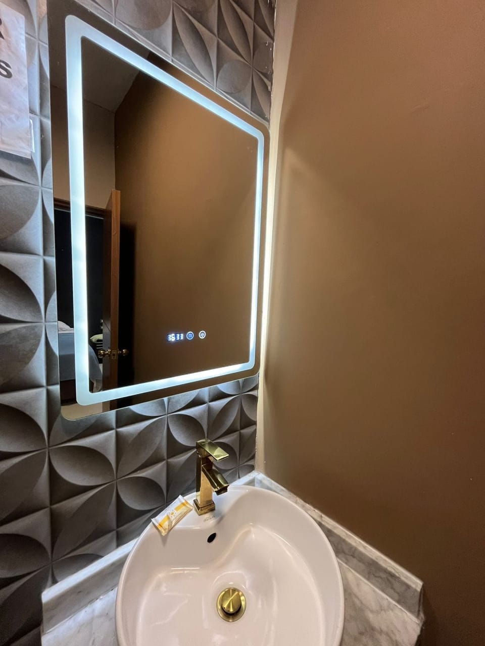 Shower, towels
