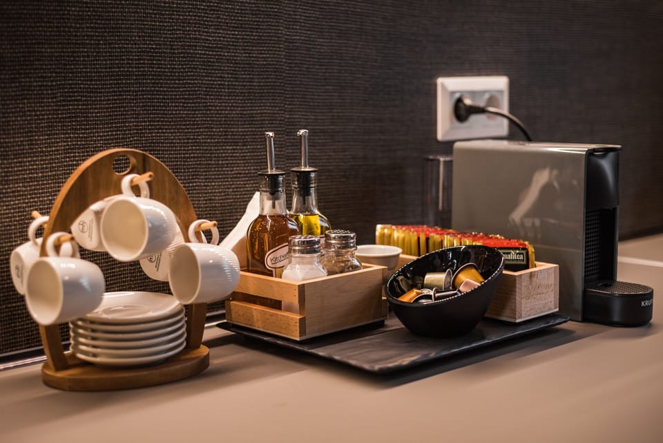 The tastefully designed, fully-equipped kitchen.