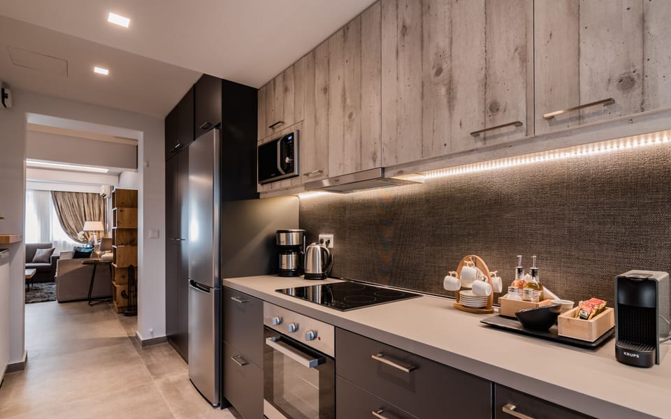 The tastefully designed, fully-equipped kitchen.