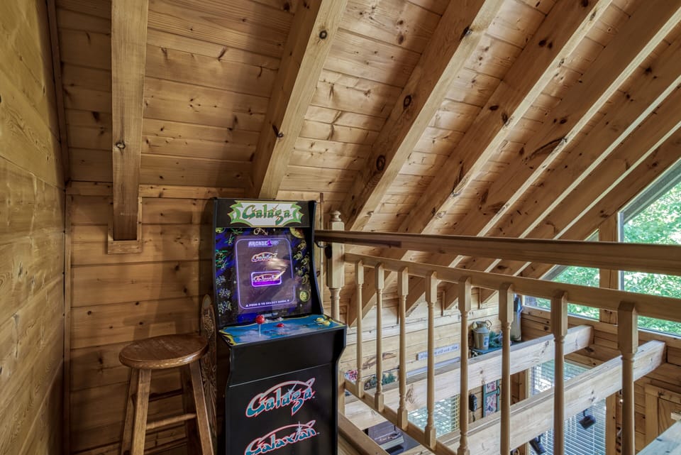 Log Cabin in Pigeon Forge "Papa's Pad" - Upper level loft area with arcade machine