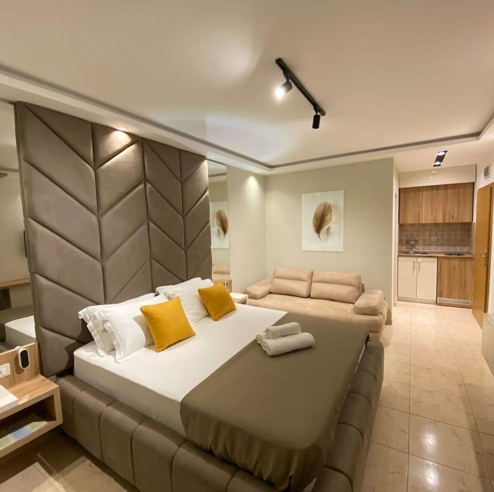 Design Room | Desk, iron/ironing board, free WiFi, bed sheets