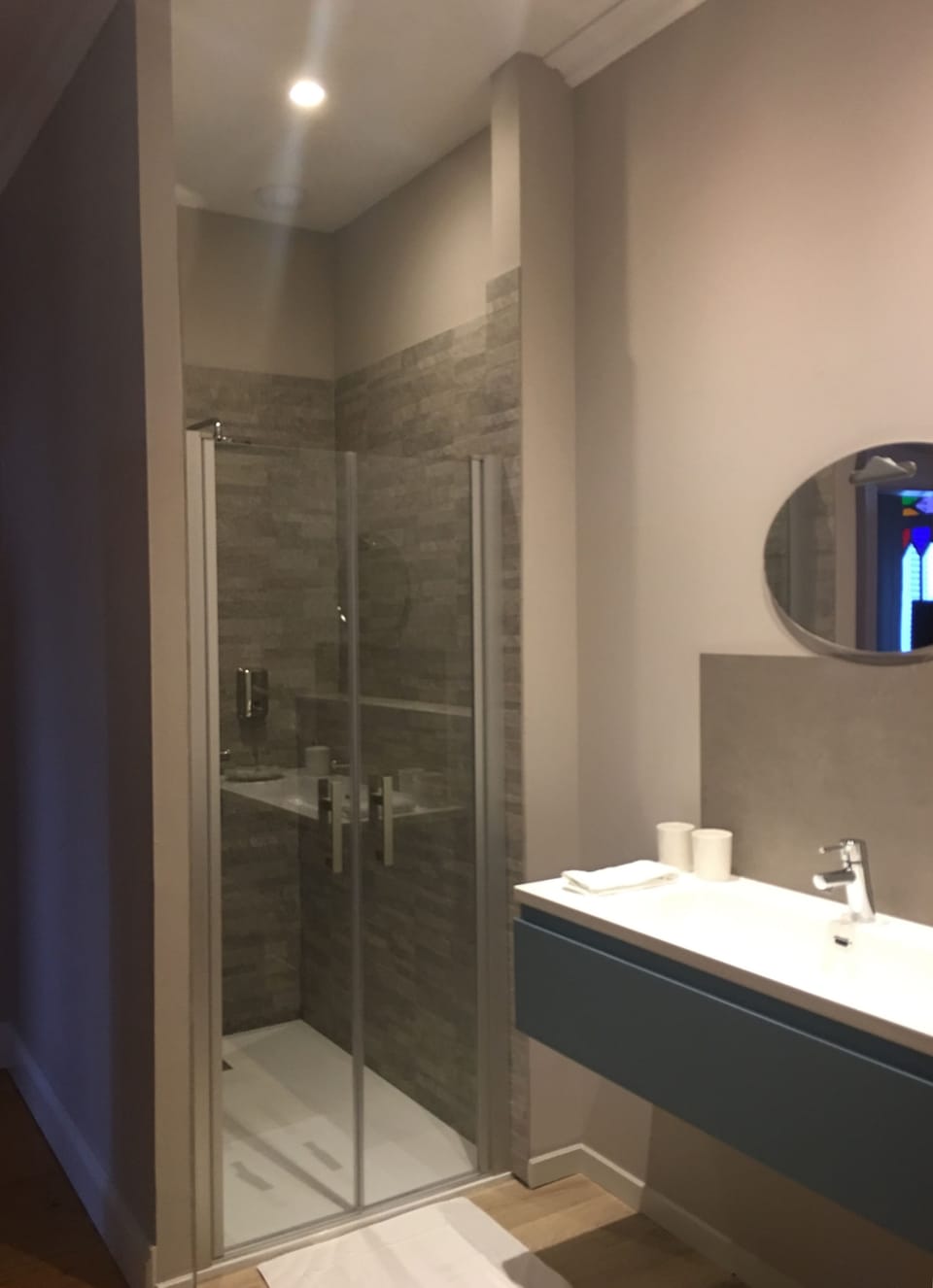 Double Room (Papillon) | Bathroom | Shower, rainfall showerhead, free toiletries, hair dryer
