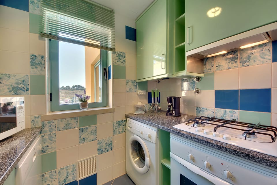 Apartment, 1 Bedroom, Balcony, Marina View | Private kitchen | Espresso maker, fridge, microwave, oven