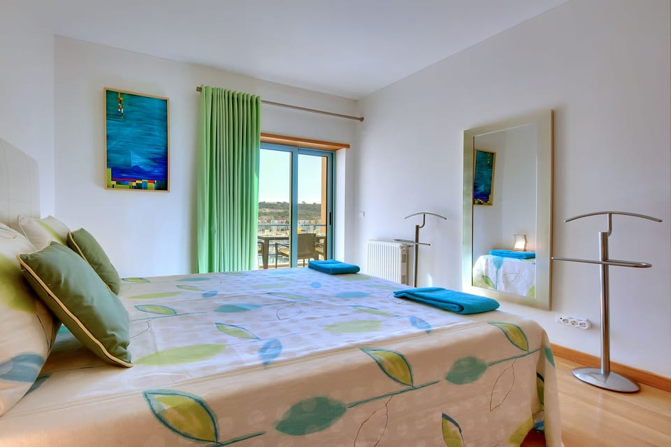 Apartment, 1 Bedroom, Balcony, Marina View | In-room safe, iron/ironing board, cribs (free), WiFi (free)