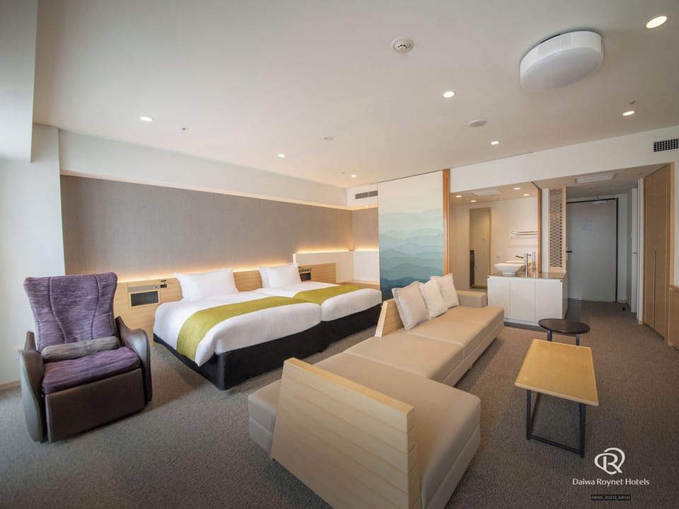 Theater Room TRAIN VIEW No Smoking | In-room safe, desk, blackout drapes, soundproofing