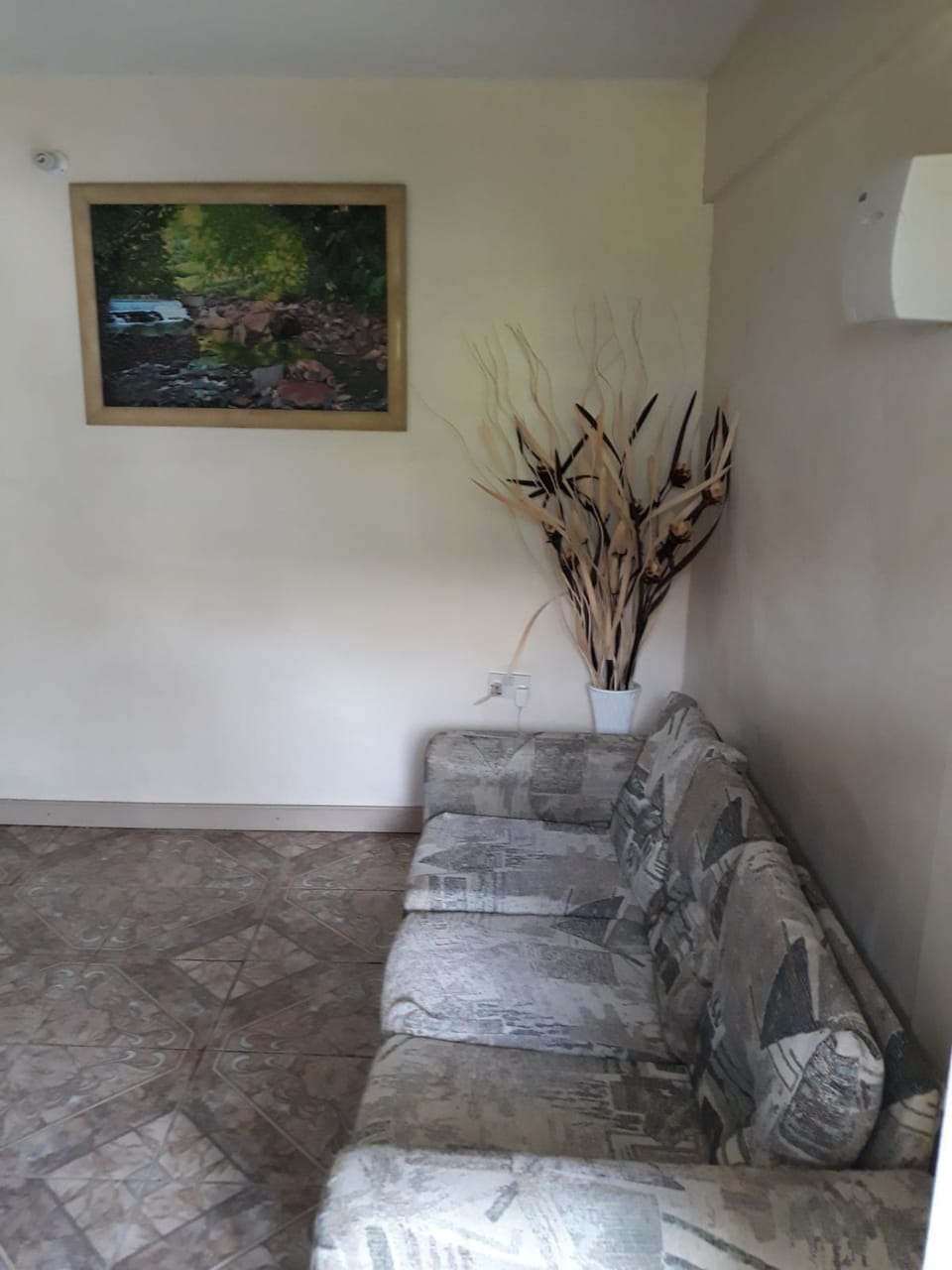 Economy Apartment, 1 Double Bed | Living room | 32-inch flat-screen TV with cable channels, TV