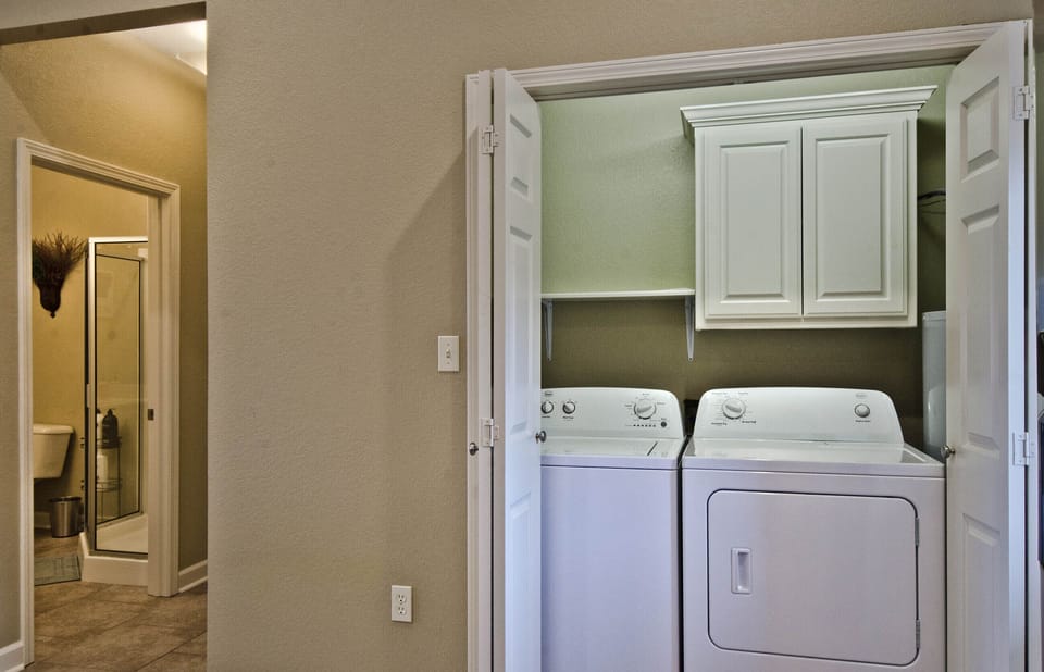 Enjoy the convenience of in-unit laundry machines!