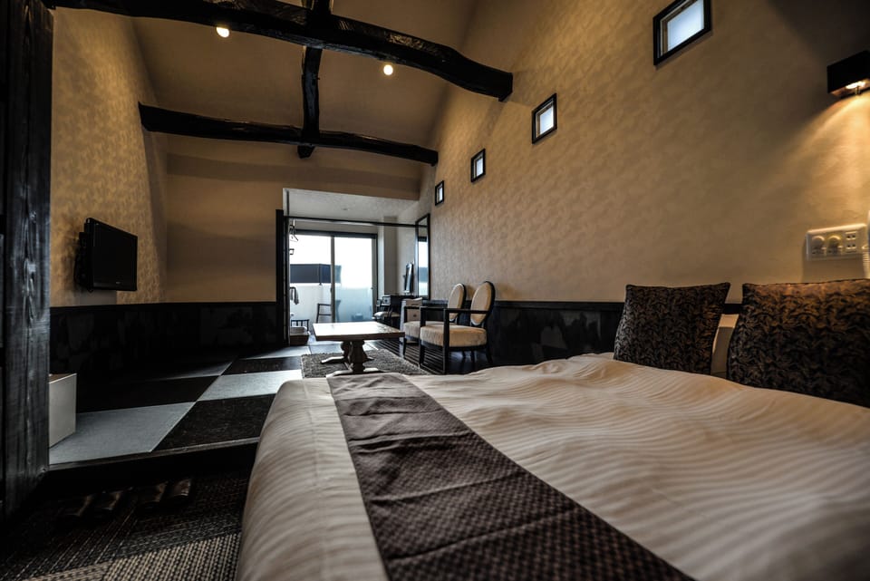 3F Corner Double Room with Hot Spring Open-Air Bath (Meal in guest room), Pet Friendly, Non Smoking | Down comforters, in-room safe, free WiFi, bed sheets