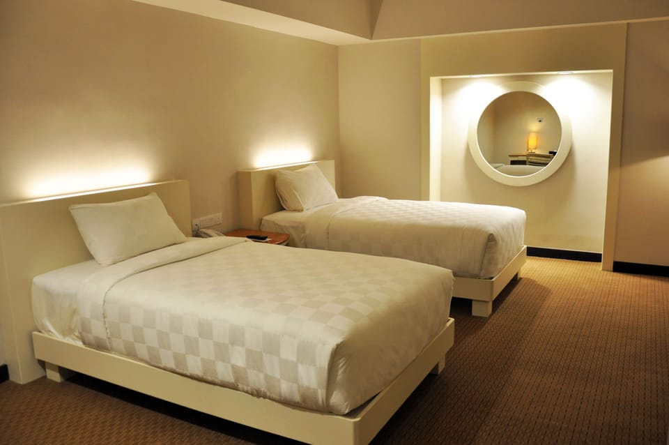 Superior Twin Room | In-room safe, desk, laptop workspace, WiFi (free)