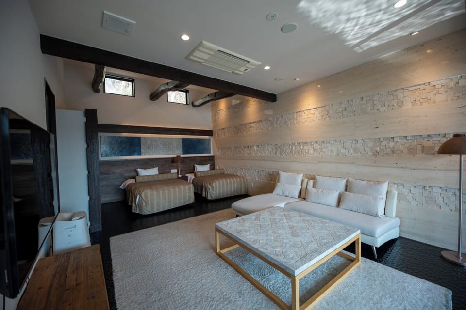 Premium bedding, down comforters, minibar, in-room safe