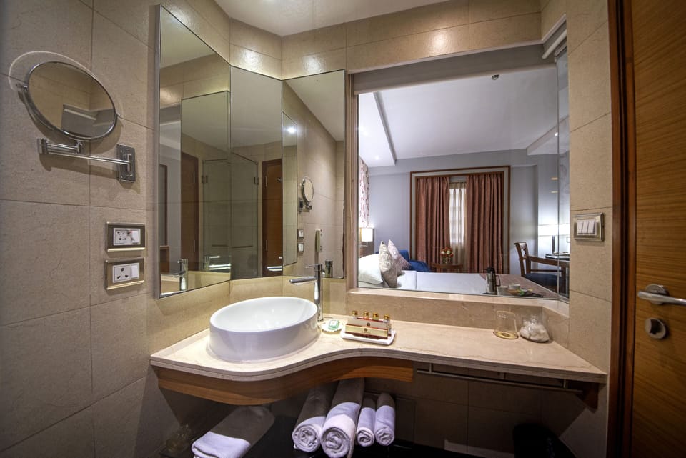 Standard Room | Bathroom | Shower, free toiletries, hair dryer, bathrobes