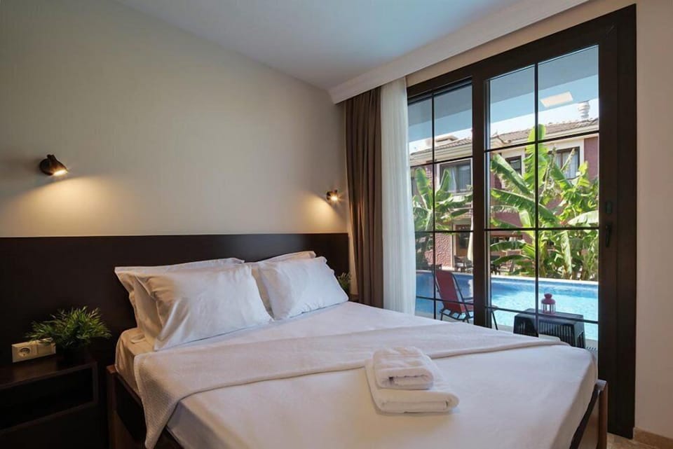 Standard Double Room, 1 Double Bed | In-room safe, travel crib, free WiFi, bed sheets