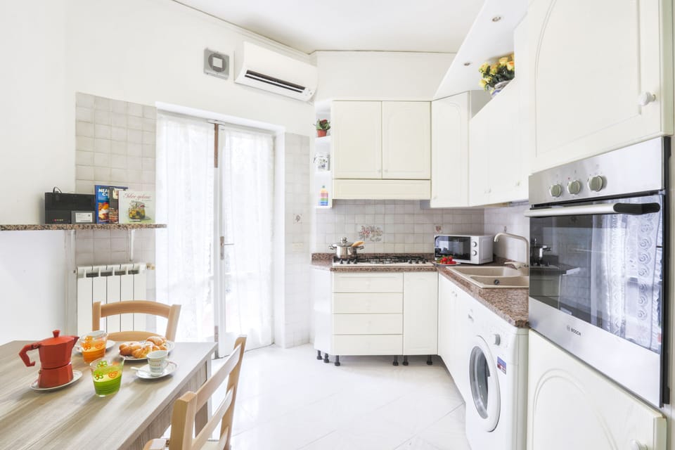 Apartment, 2 Bedrooms, Pool Access | Private kitchen | Toaster, highchair