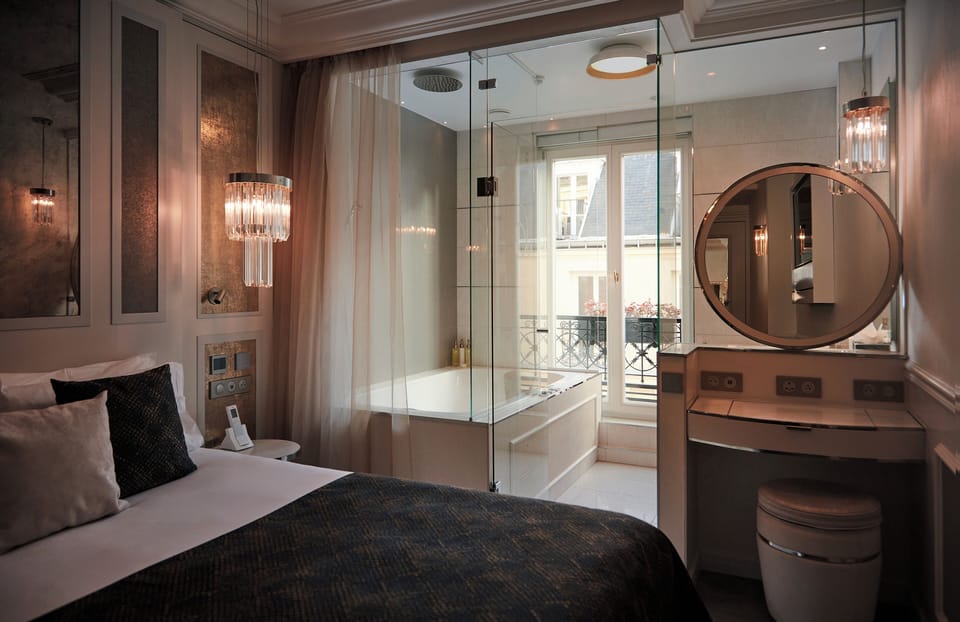 Classic Elegante Room | Premium bedding, in-room safe, blackout drapes, soundproofing