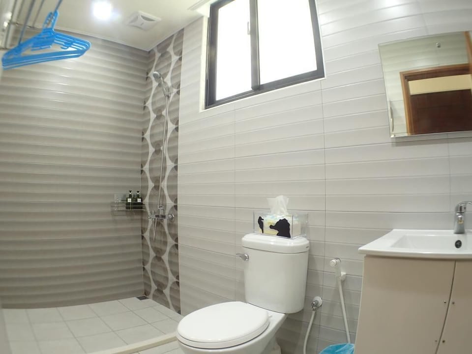 Superior Triple Room, Ocean View | Bathroom | Shower, hair dryer, slippers, towels
