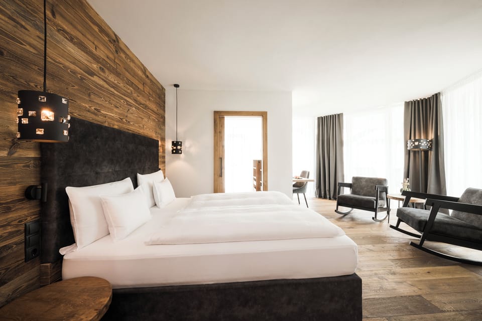 Premium bedding, down comforters, minibar, in-room safe