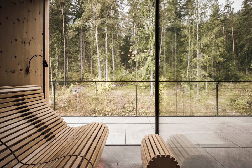 Couples treatment rooms, sauna, hot tub, steam room, body treatments