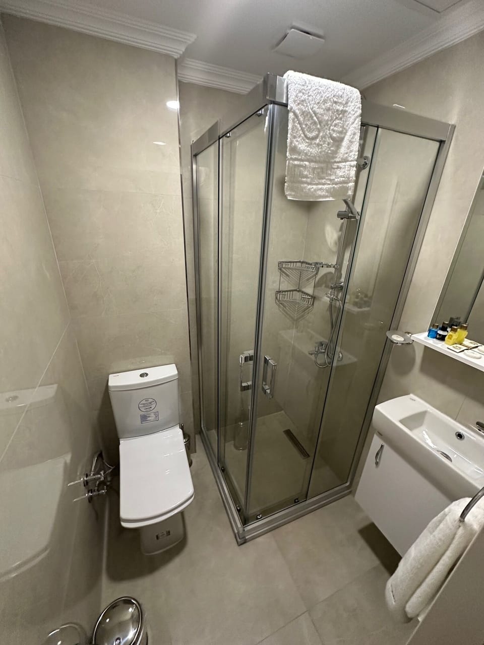Minibar, in-room safe, desk, free WiFi