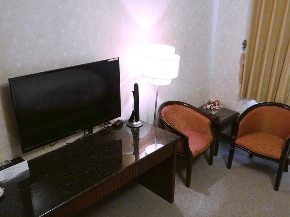 Business Double Room | Desk, blackout drapes, soundproofing, free WiFi