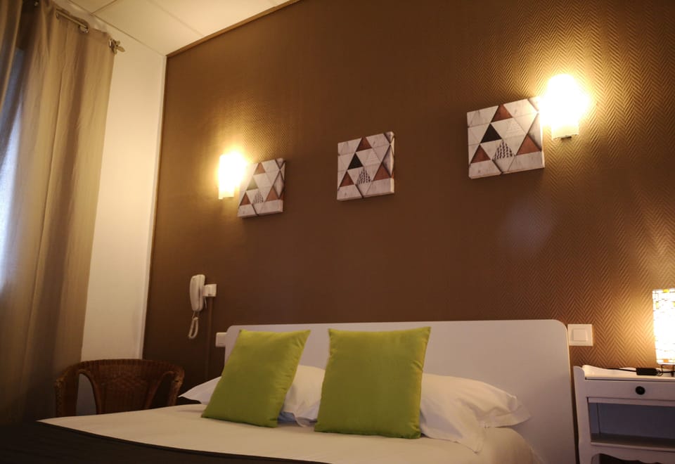 Classic Room | Individually decorated, individually furnished, desk, cribs/infant beds