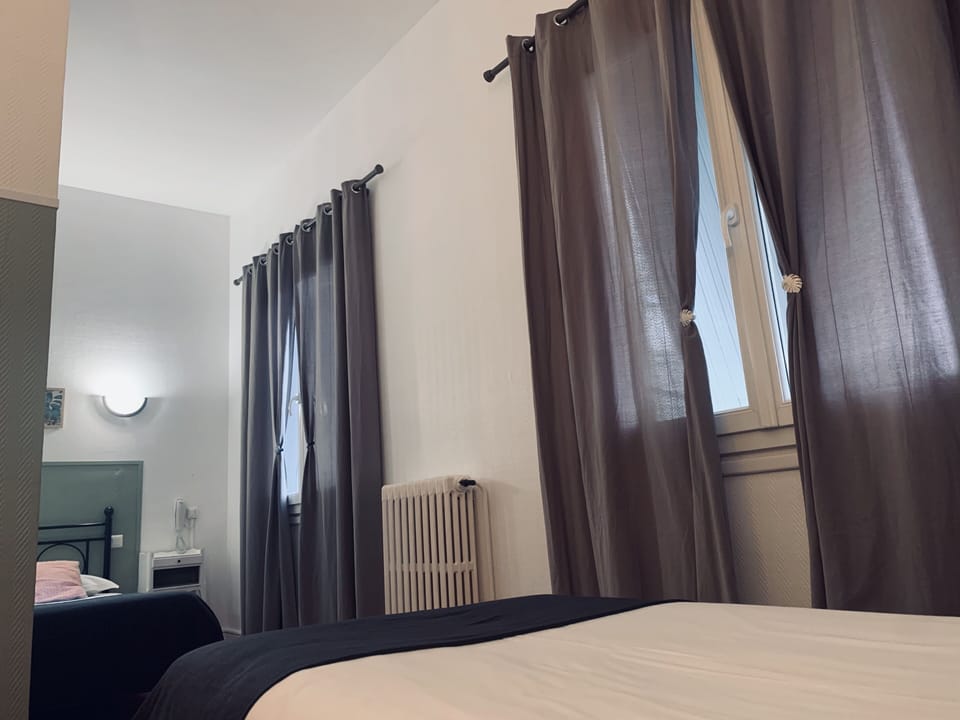 Family Room | Individually decorated, individually furnished, desk, cribs/infant beds